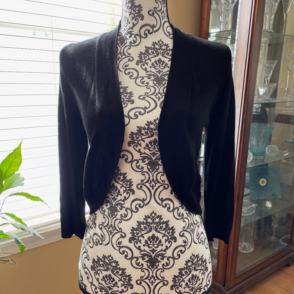 Jessica Howard Black Cropped Sweater Medium